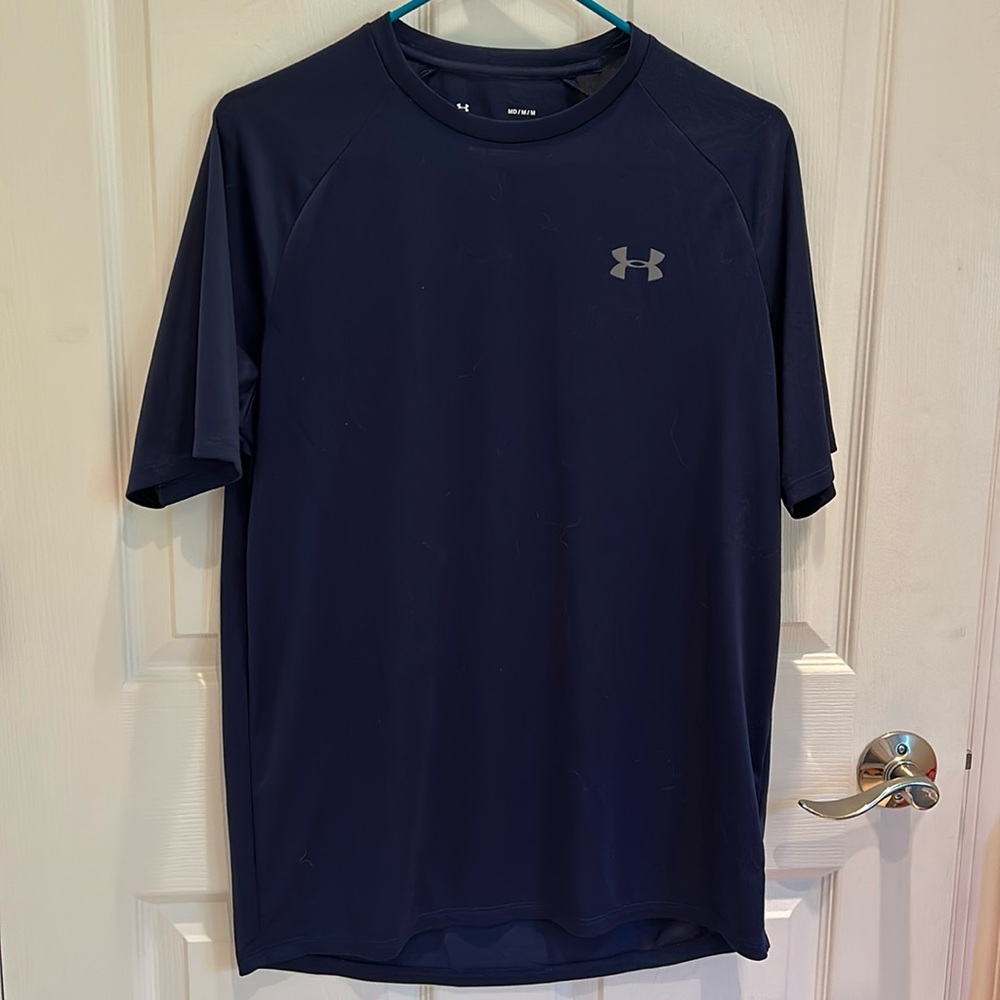 UNDER ARMOUR TECH TEE SHIRT.